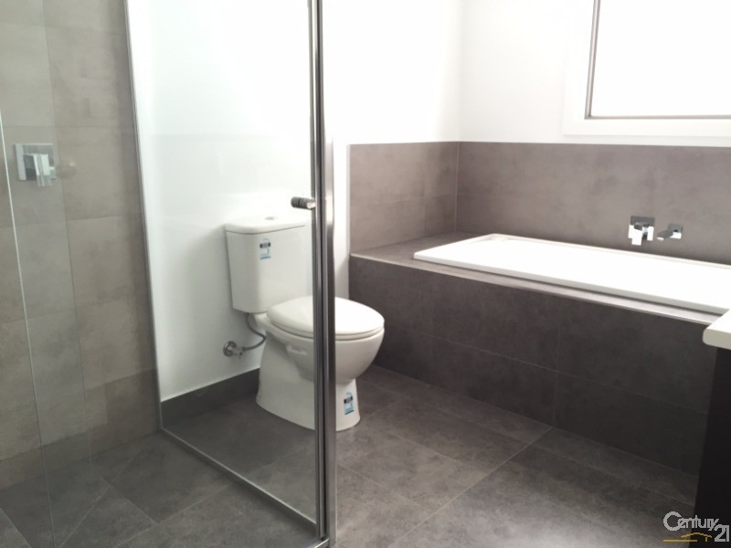 2/7 Lipari Place, Point Cook VIC 3030