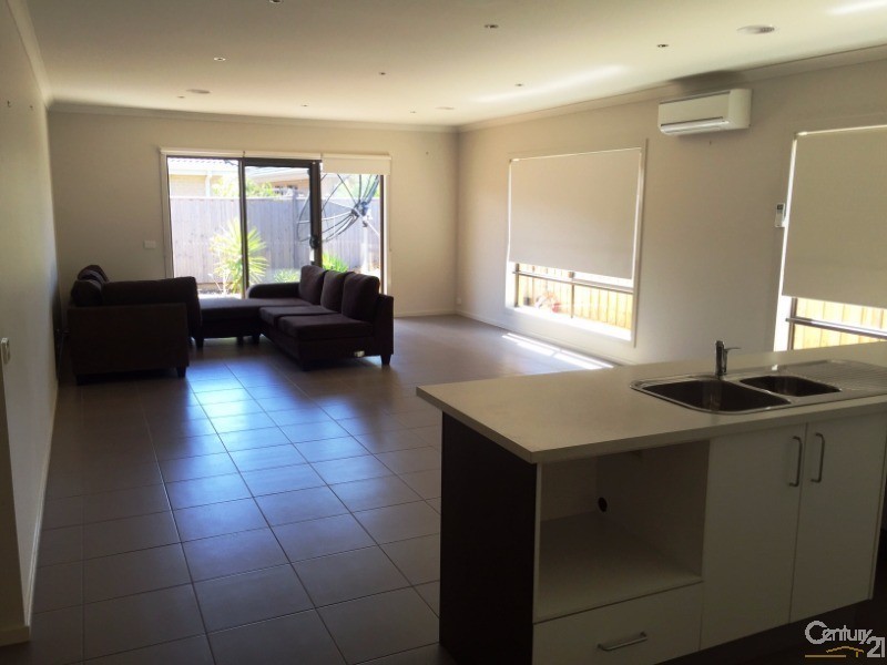 14 Trident Court, Sanctuary Lakes VIC 3030