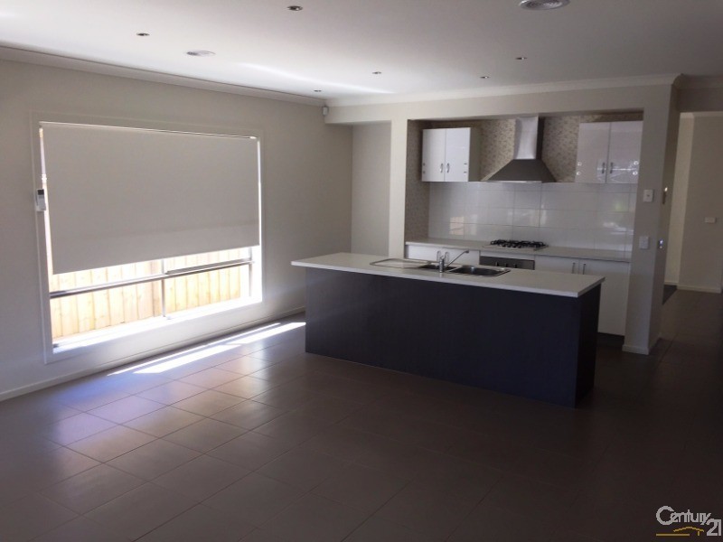 14 Trident Court, Sanctuary Lakes VIC 3030