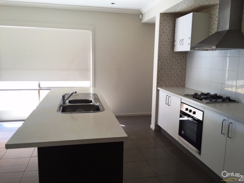 14 Trident Court, Sanctuary Lakes VIC 3030