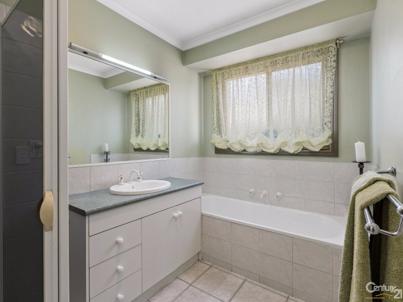 16 Carshalton Court, Hoppers Crossing VIC 3029