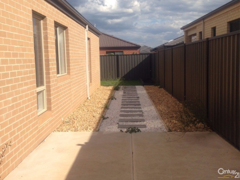 27 Elland Circuit, Truganina VIC 3029