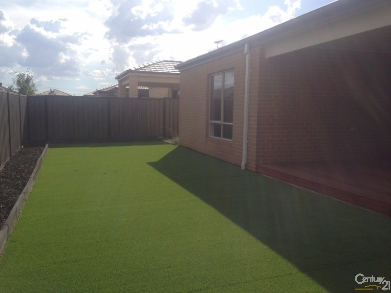 27 Elland Circuit, Truganina VIC 3029