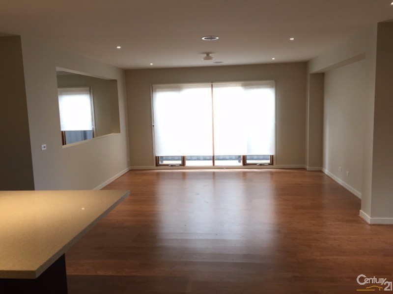 27 Elland Circuit, Truganina VIC 3029