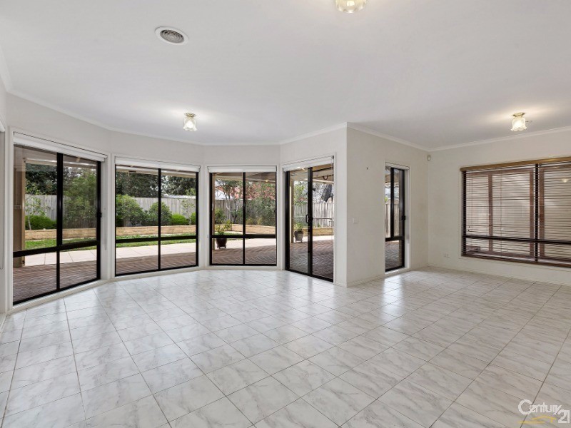 70 Tournament Drive, Sanctuary Lakes VIC 3030