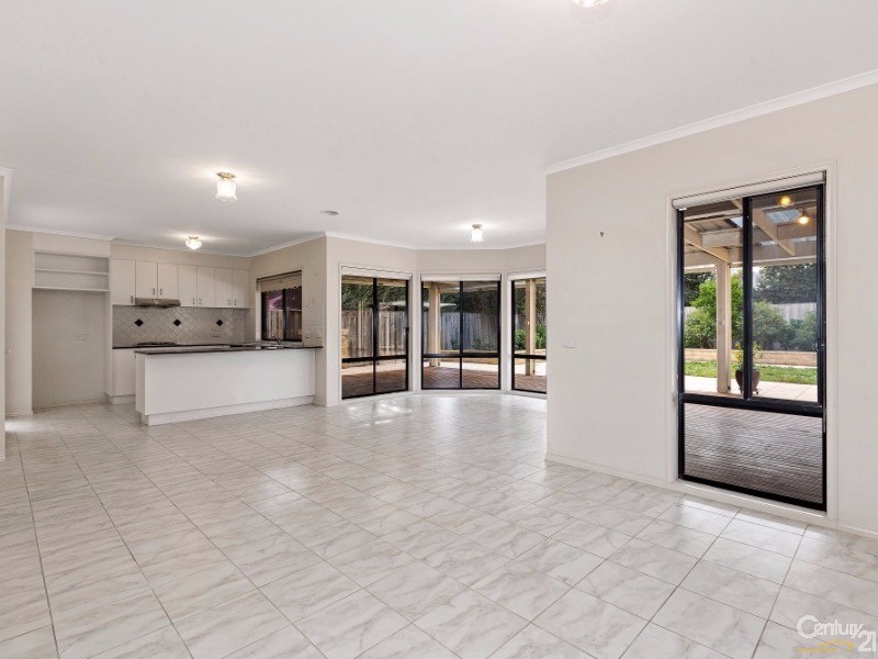 70 Tournament Drive, Sanctuary Lakes VIC 3030