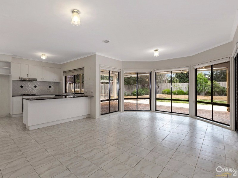 70 Tournament Drive, Sanctuary Lakes VIC 3030