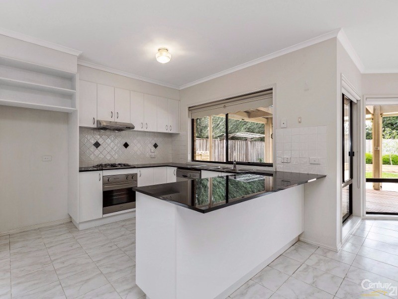 70 Tournament Drive, Sanctuary Lakes VIC 3030