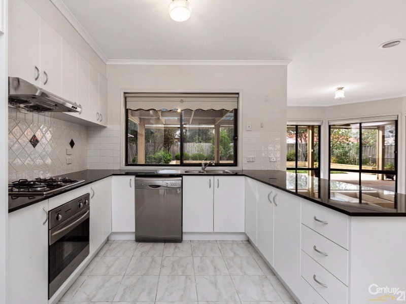 70 Tournament Drive, Sanctuary Lakes VIC 3030