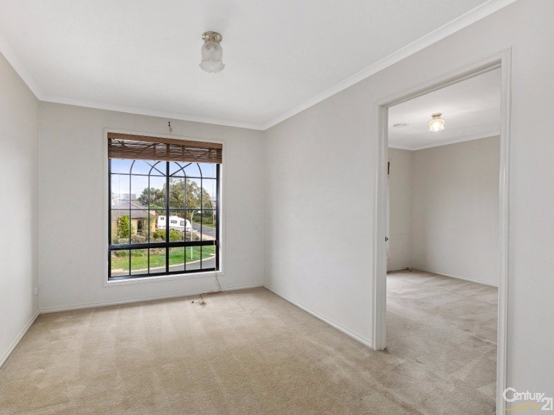 70 Tournament Drive, Sanctuary Lakes VIC 3030