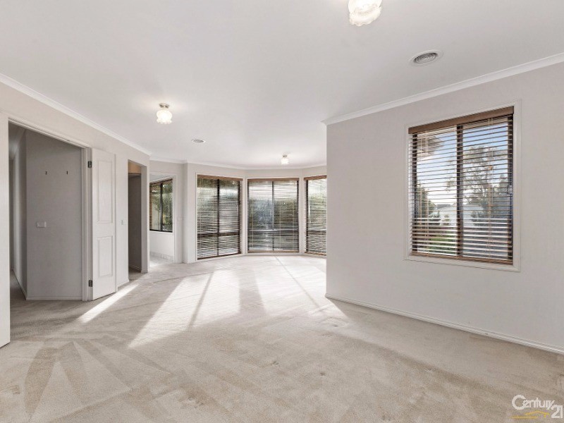 70 Tournament Drive, Sanctuary Lakes VIC 3030