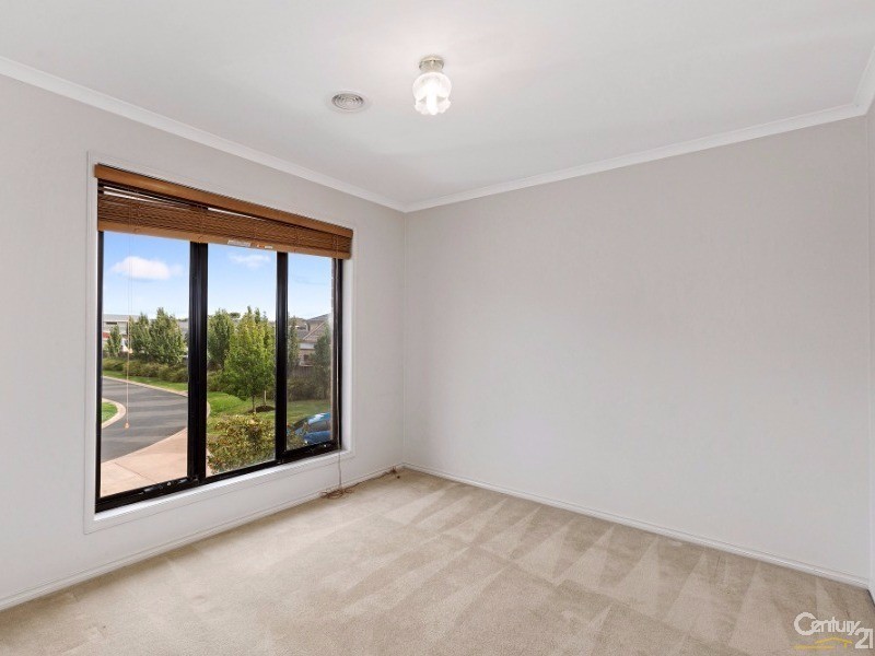 70 Tournament Drive, Sanctuary Lakes VIC 3030