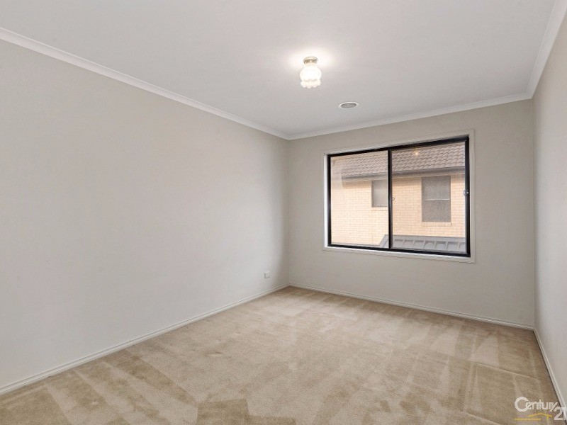 70 Tournament Drive, Sanctuary Lakes VIC 3030