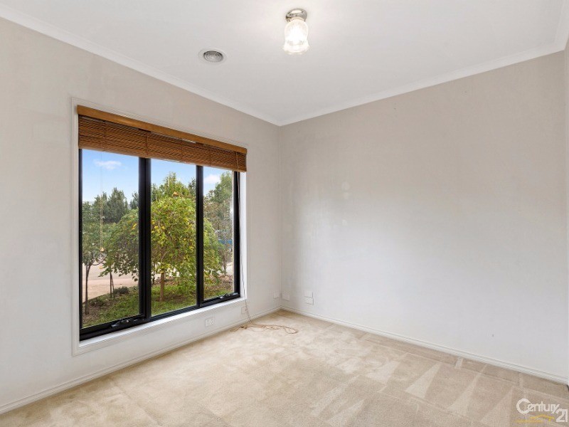 70 Tournament Drive, Sanctuary Lakes VIC 3030