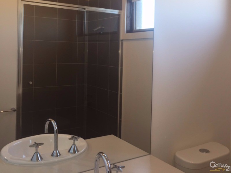 5 Beachside Crescent, Point Cook VIC 3030