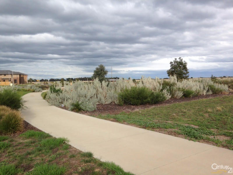 5 Beachside Crescent, Point Cook VIC 3030