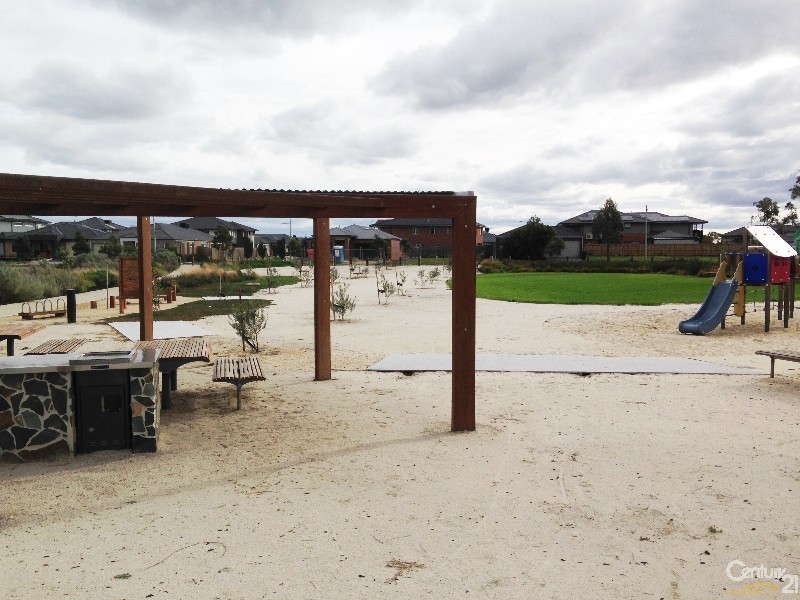 5 Beachside Crescent, Point Cook VIC 3030