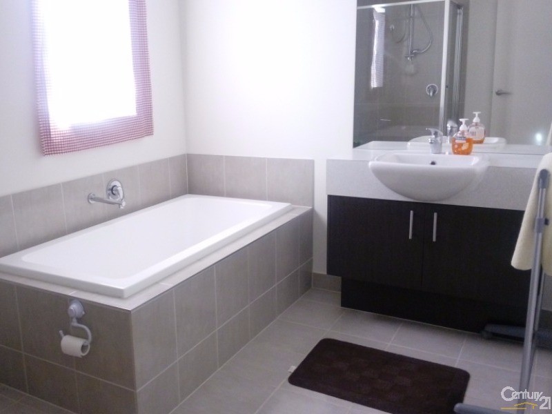 32 Everholme Drive, Truganina VIC 3029