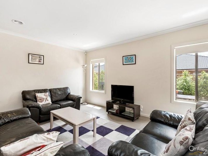 6 Maritime Circuit, Sanctuary Lakes VIC 3030