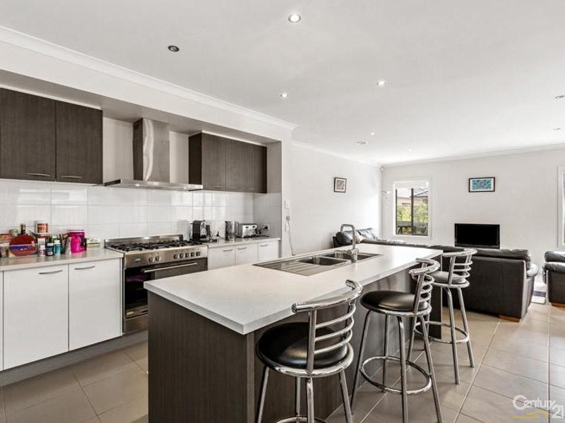 6 Maritime Circuit, Sanctuary Lakes VIC 3030