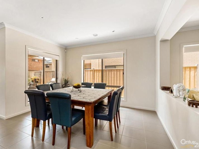 6 Maritime Circuit, Sanctuary Lakes VIC 3030