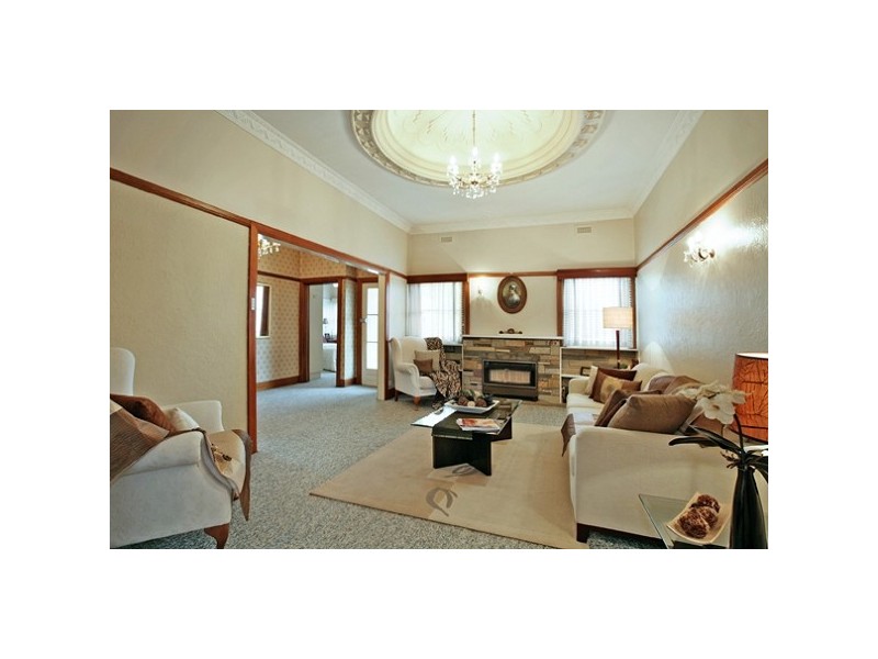 77 Kangaroo Road, Hughesdale VIC 3166