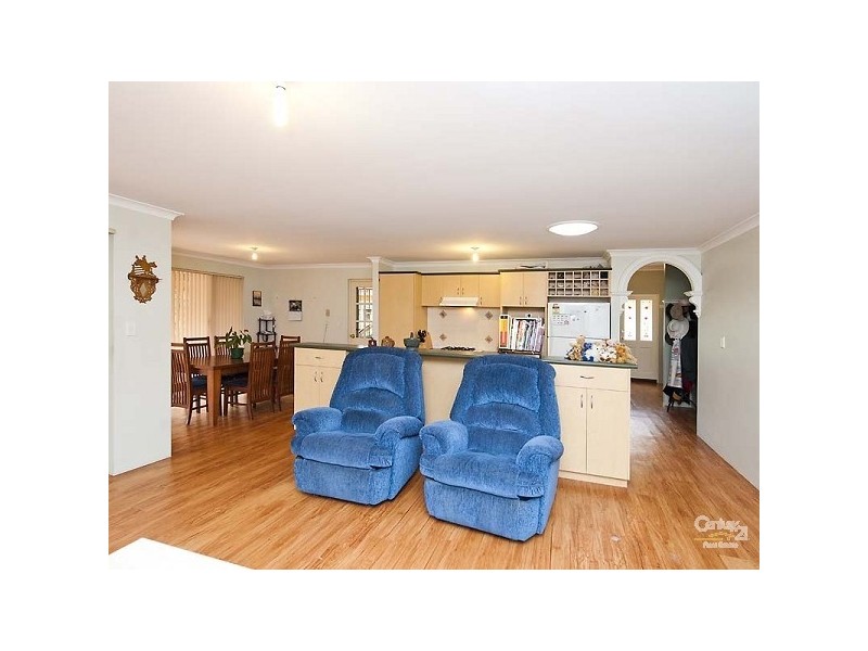 14 Sapphire Way, Maida Vale WA 6057