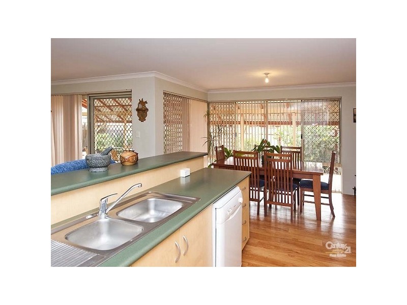 14 Sapphire Way, Maida Vale WA 6057