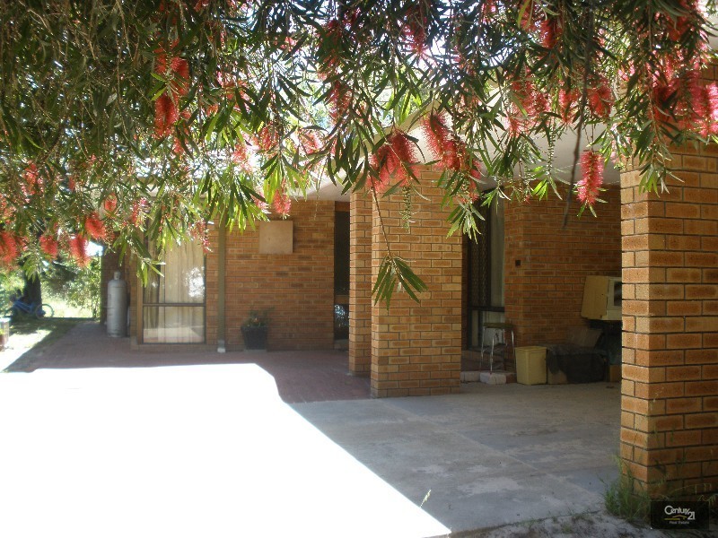 327 Lesmurdie Road, Lesmurdie WA 6076