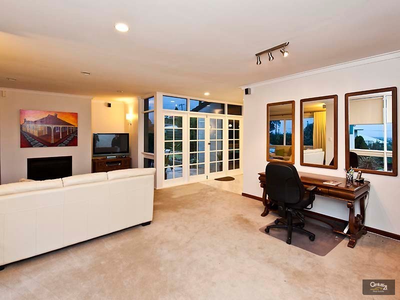 64 Basildon, Lesmurdie WA 6076