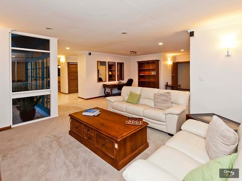 64 Basildon, Lesmurdie WA 6076