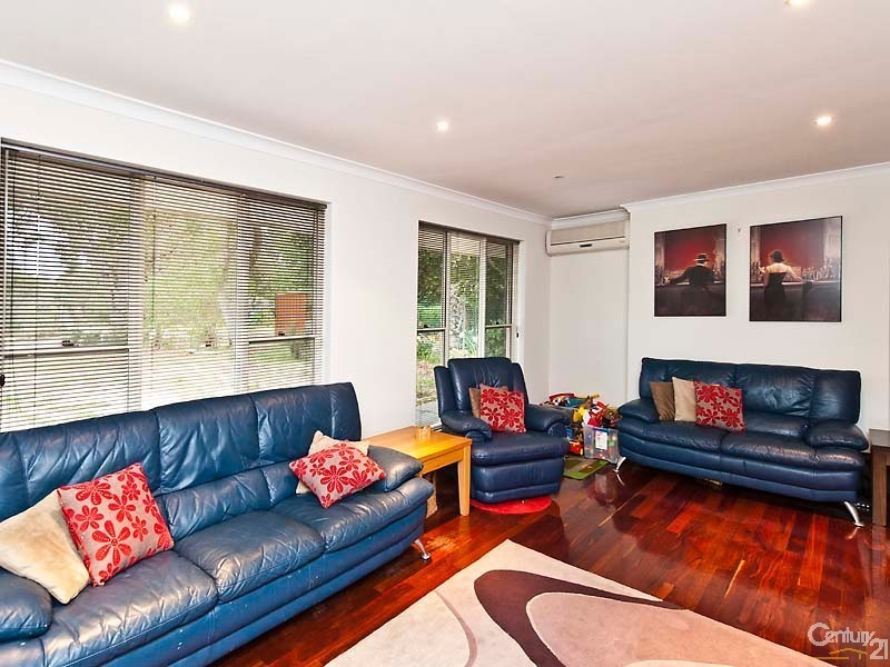 14 Mary Drive, Lesmurdie WA 6076