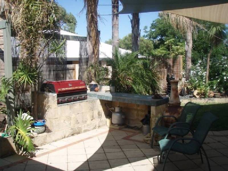 52 Janis Street, Halls Head WA 6210