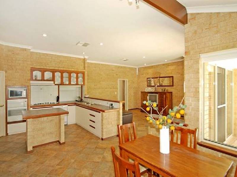 27 Peron Place, San Remo WA 6210