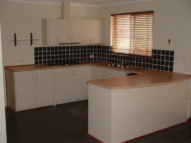 10 Oakover Turn, Greenfields WA 6210