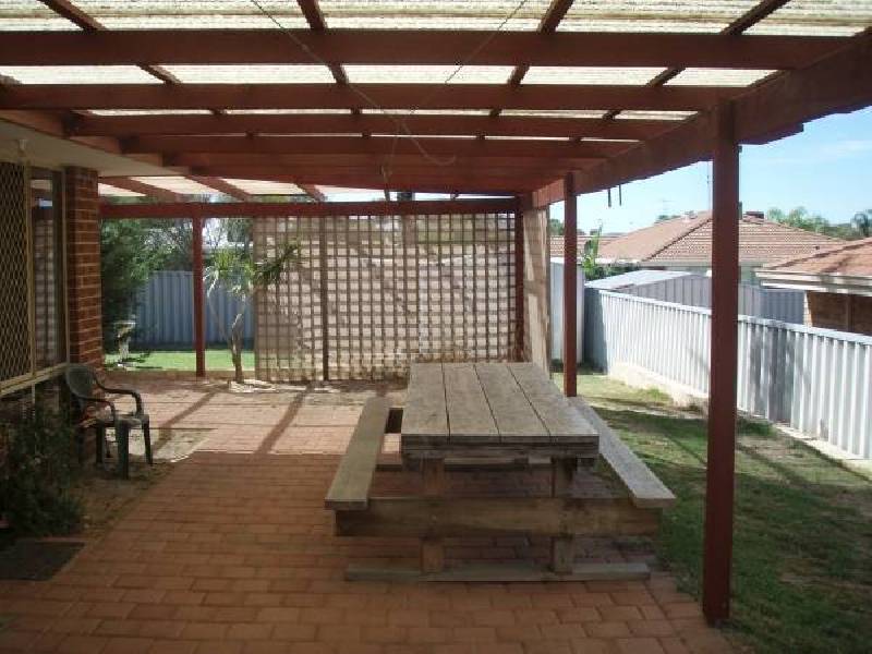 8 Amulla Court, Halls Head WA 6210