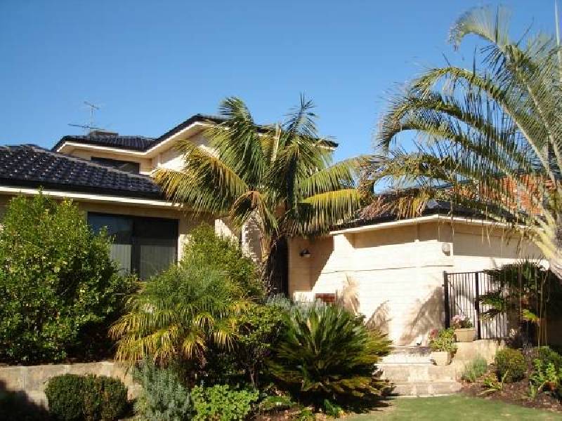 4 Monroe Retreat, Meadow Springs WA 6210