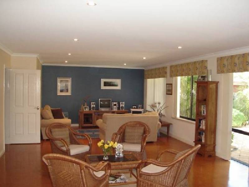 4 Monroe Retreat, Meadow Springs WA 6210