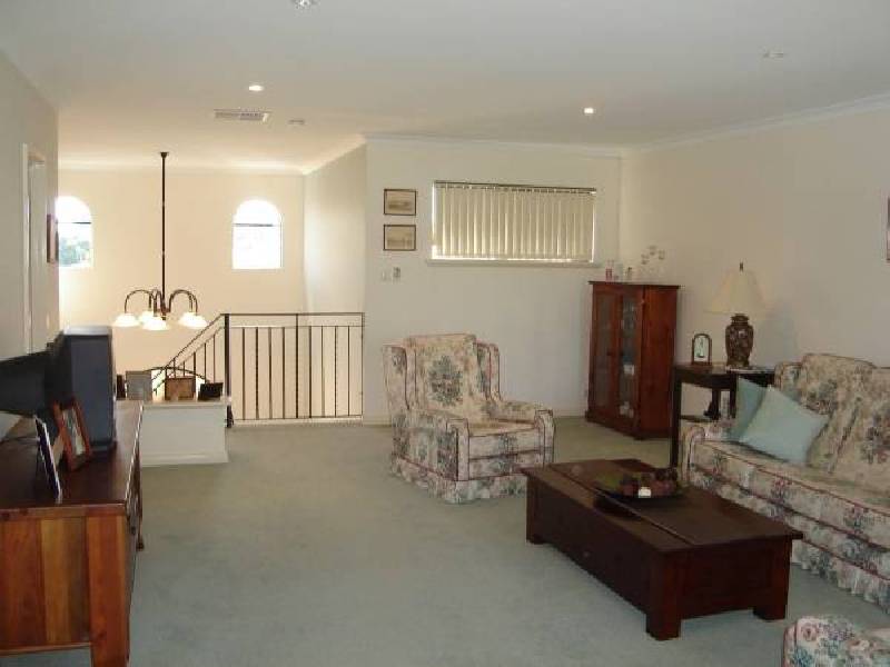 4 Monroe Retreat, Meadow Springs WA 6210