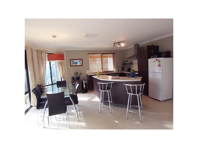 8B Roy Road, Coodanup WA 6210