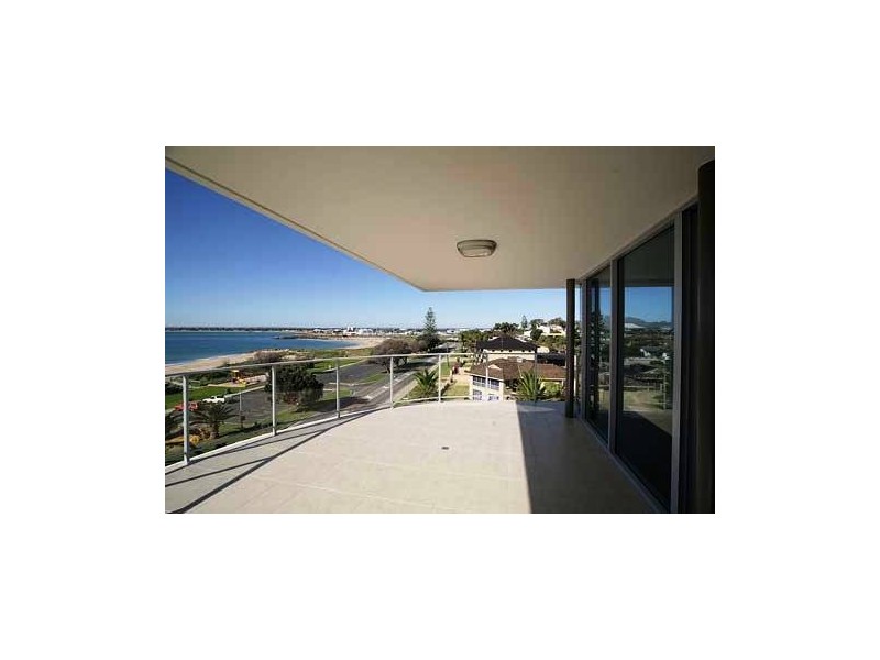 Unit 18 Waterline Apartments, Halls Head WA 6210