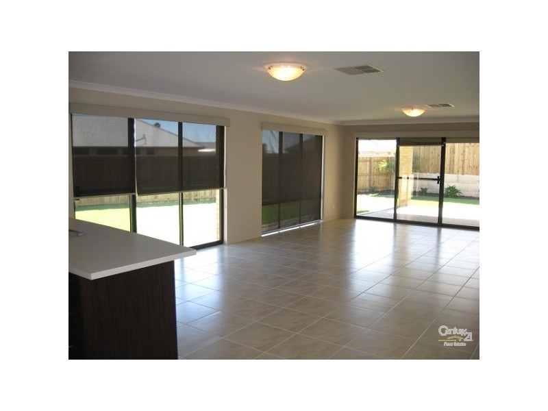 27 Karon Vista, Halls Head WA 6210