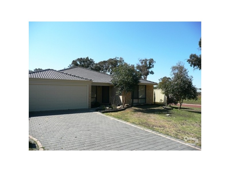 31 Kerkeri Heights, Lakelands WA 6180