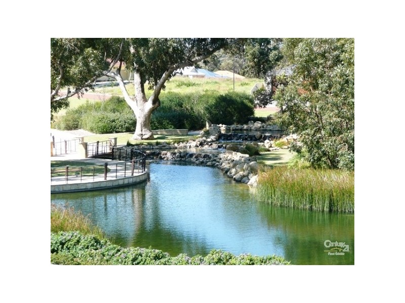 31 Kerkeri Heights, Lakelands WA 6180