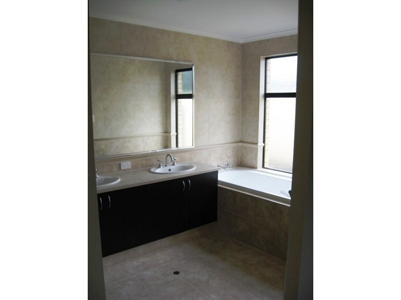 23 Kerkeri Heights, Lakelands WA 6180