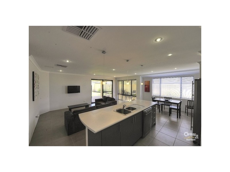 17 Highcliffe Circle, Lakelands WA 6180