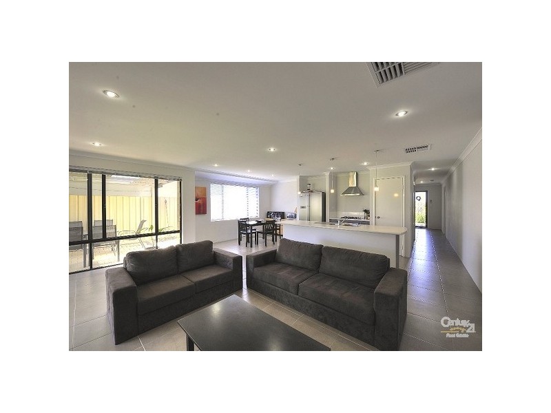 17 Highcliffe Circle, Lakelands WA 6180