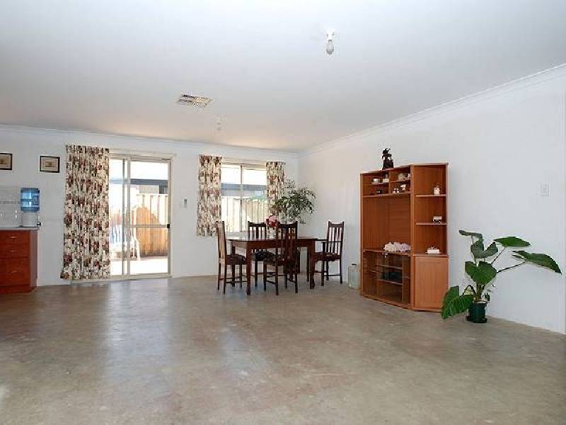 4 Flora Valley Grove, Ellenbrook WA 6069