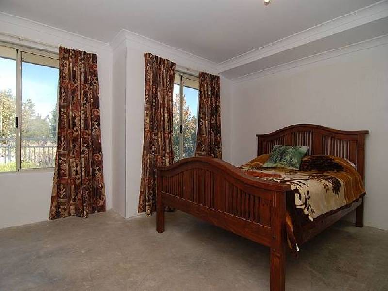 4 Flora Valley Grove, Ellenbrook WA 6069