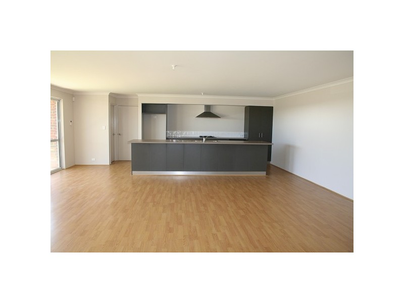 25 Parnham Ave, Ellenbrook WA 6069